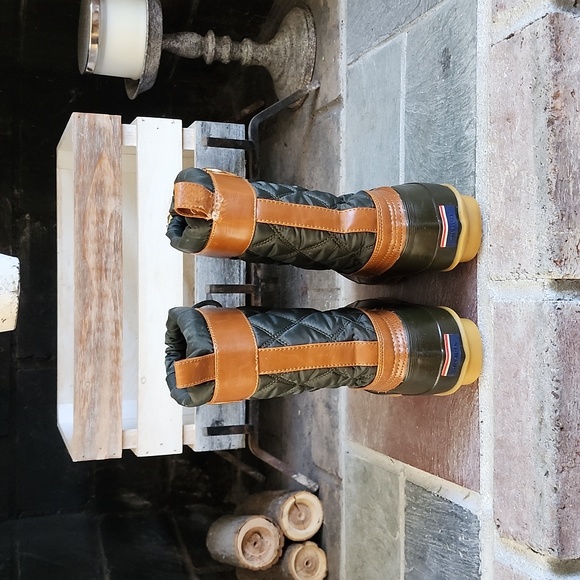 Tommy Hilfiger Size 8 Winter Boots - Picture 3 of 4